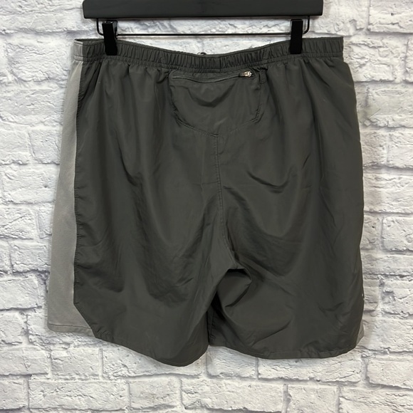 The North Face shorts | size Large | two toned gray - Picture 4 of 10